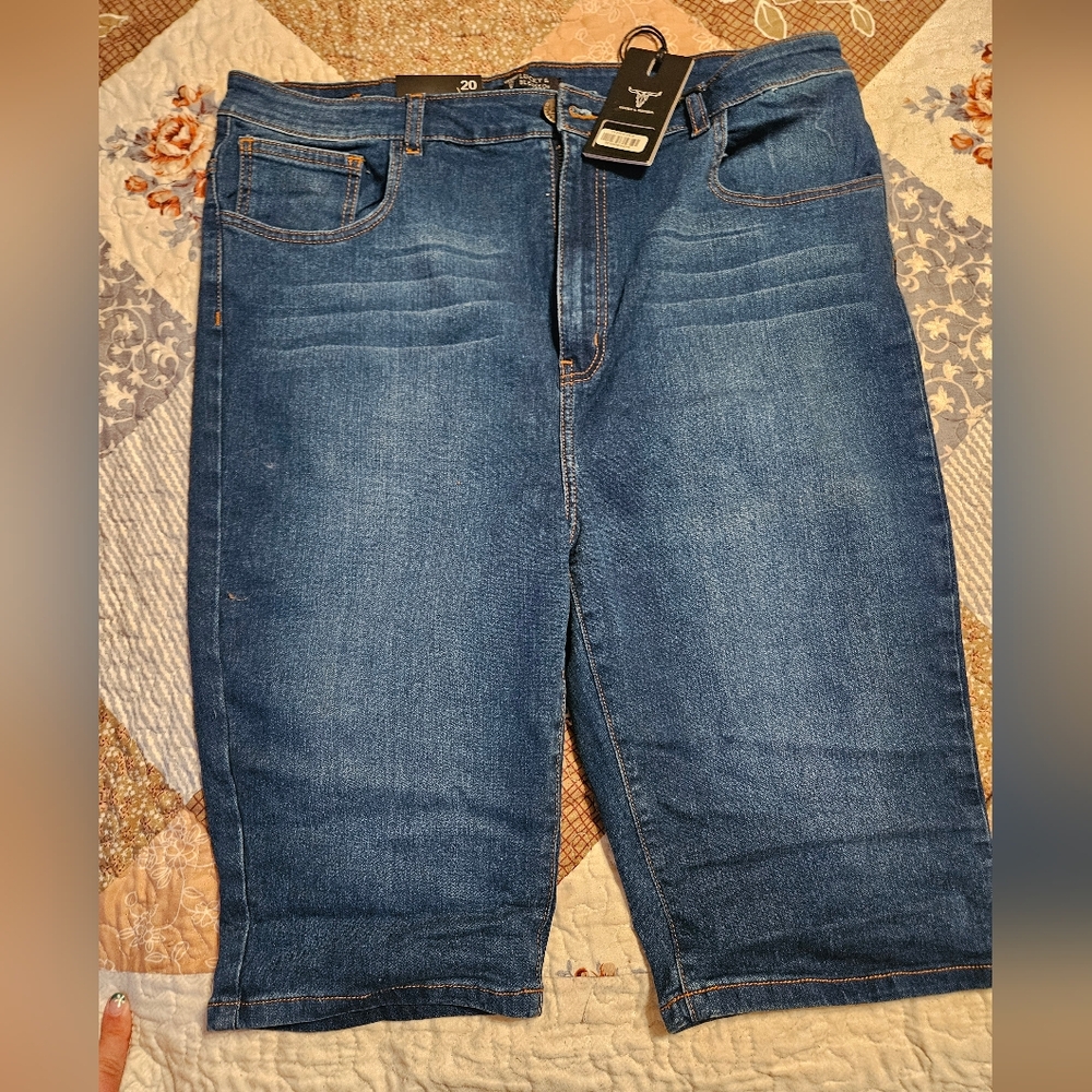 Lucky & Blessed Dark Blue Denim Capri